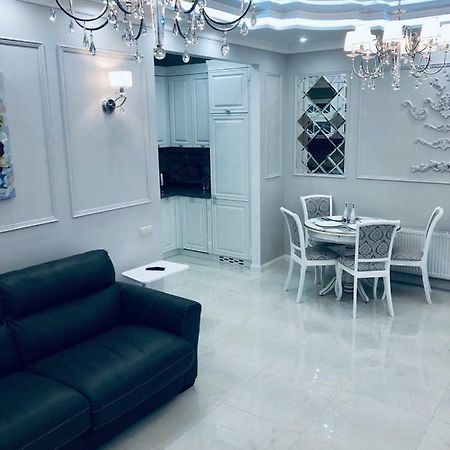 White Apartments In Arcadia Odessa Exterior foto